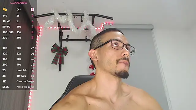 Snapshot of russthiago chatting on December 2024 12:07:02 AM russthiago online show from December 2024 12:07:02 AM