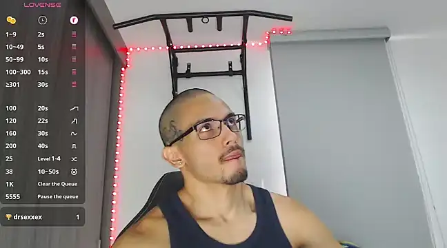 Snapshot of russthiago chatting on February 2025 03:00:01 PM russthiago online show from February 2025 03:00:01 PM