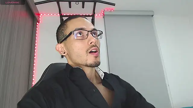 Snapshot of russthiago chatting on March 2025 01:35:02 PM russthiago online show from March 2025 01:35:02 PM