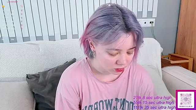 Snapshot of __KawaiiYuki__ chatting on April 2026 07:50:01 AM KawaiiYuki online show from April 2026 07:50:01 AM
