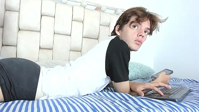 daniel hot03 online show from December 2025 01:38:02 PM