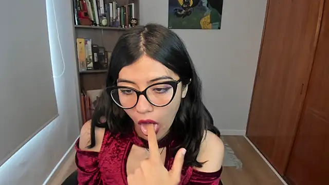 valerie  skyy online show from December 2025 01:26:01 PM