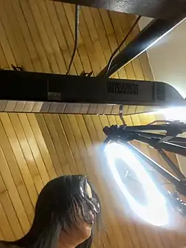 pamela anderson  online show from February 2025 06:56:02 AM