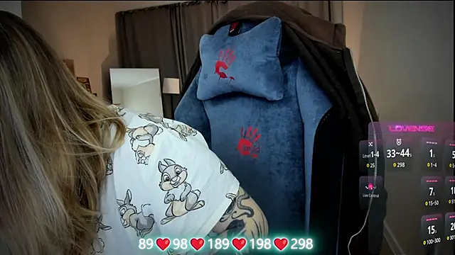 Olivia Munk online show from December 2025 03:44:02 AM