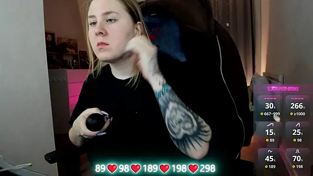 Olivia Munk online show from December 2025 03:24:02 AM