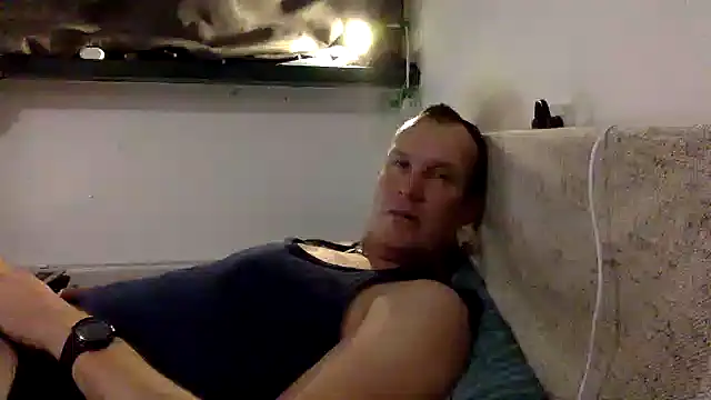 dlvis12 online show from December 2025 08:15:01 PM