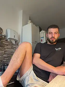 ElChapoGuzman95 online show from November 2025 06:46:02 AM