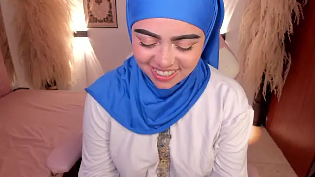 Snapshot of shayla_18 chatting on December 2024 09:18:02 PM shayla 18 online show from December 2024 09:18:02 PM