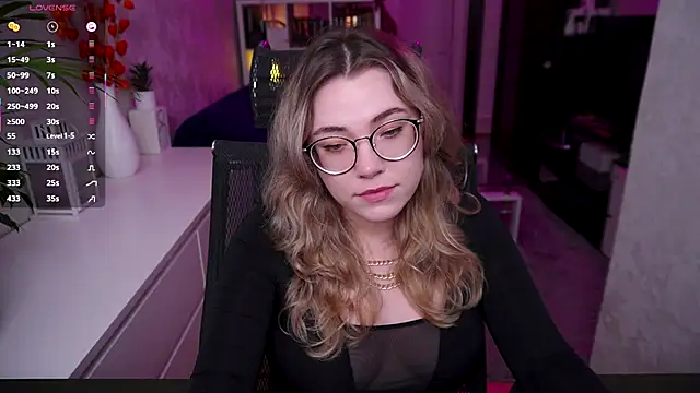 RemyCute online show from November 2025 05:34:02 PM