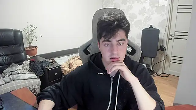 Knuckles17 online show from December 2025 01:58:01 AM