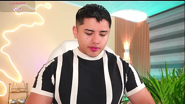 Snapshot of MatiasKorn chatting on September 2025 07:01:01 AM MatiasKorn online show from September 2025 07:01:01 AM