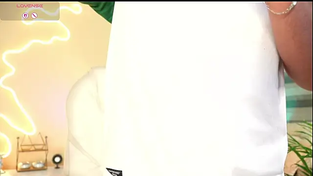 Snapshot of MatiasKorn chatting on October 2025 06:53:02 AM MatiasKorn online show from October 2025 06:53:02 AM