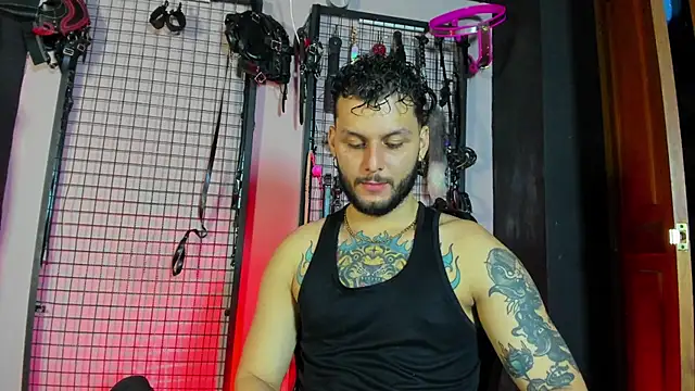 Twisted Fantasy online show from December 2025 04:40:02 AM