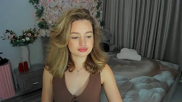 MiracleCurly online show from September 2025 07:24:02 PM