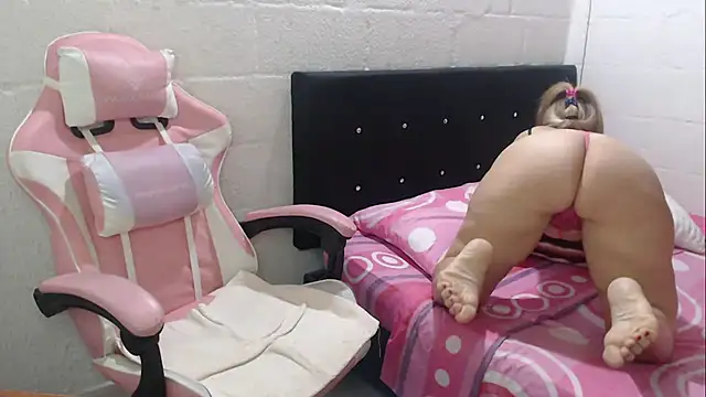 jade04 roberts online show from January 2025 12:02:01 AM