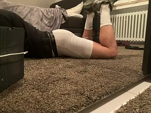 Snapshot of LeviXtreme chatting on January 2025 12:22:02 AM LeviXtreme online show from January 2025 12:22:02 AM