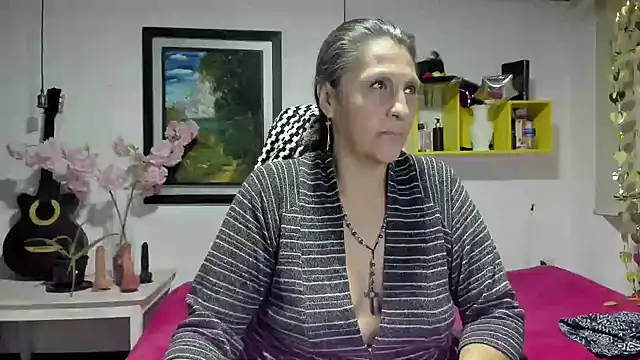 Snapshot of merlyna_goldens chatting on January 2025 03:11:02 AM merlyna goldens online show from January 2025 03:11:02 AM