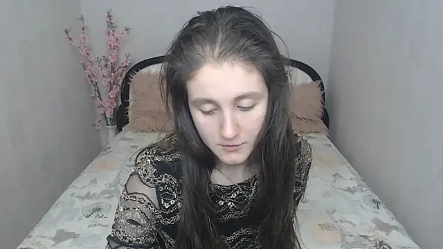Holliy Cooper online show from December 2024 12:33:01 PM