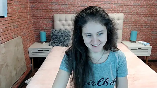 Holliy Cooper online show from December 2024 09:28:02 AM