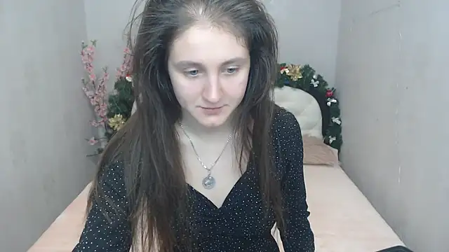 Holliy Cooper online show from December 2024 08:51:02 AM