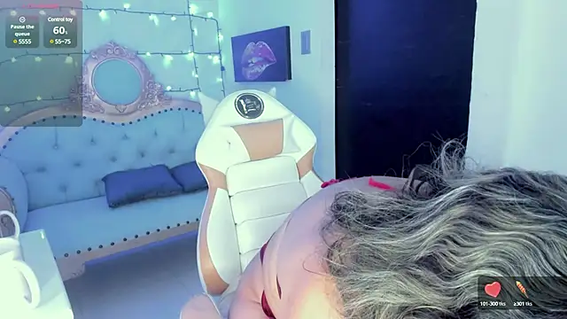 Snapshot of dianamilf chatting on January 2025 02:11:01 AM dianamilf online show from January 2025 02:11:01 AM