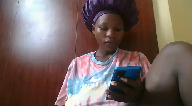 Snapshot of prettychic5 chatting on December 2024 06:33:02 AM prettychic5 online show from December 2024 06:33:02 AM