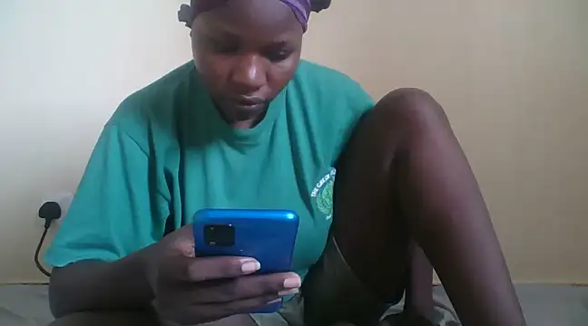 Snapshot of prettychic5 chatting on December 2024 10:01:02 AM prettychic5 online show from December 2024 10:01:02 AM