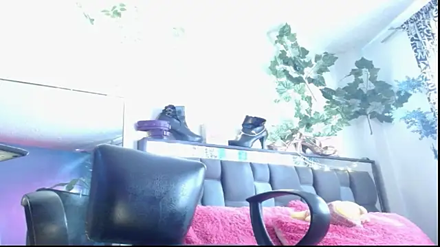 Snapshot of DULCE_ZOE chatting on March 2025 01:19:02 PM DULCE ZOE online show from March 2025 01:19:02 PM