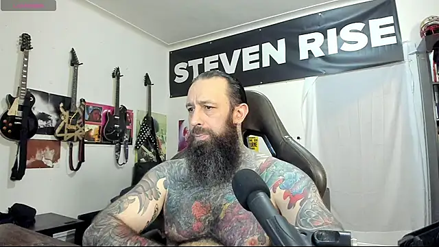 Snapshot of StevenRiseNYC chatting on February 2025 01:00:01 AM StevenRiseNYC online show from February 2025 01:00:01 AM