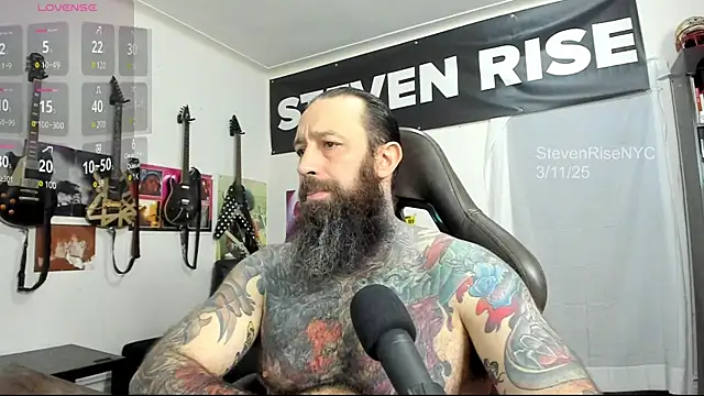 Snapshot of StevenRiseNYC chatting on March 2025 10:42:01 PM StevenRiseNYC online show from March 2025 10:42:01 PM