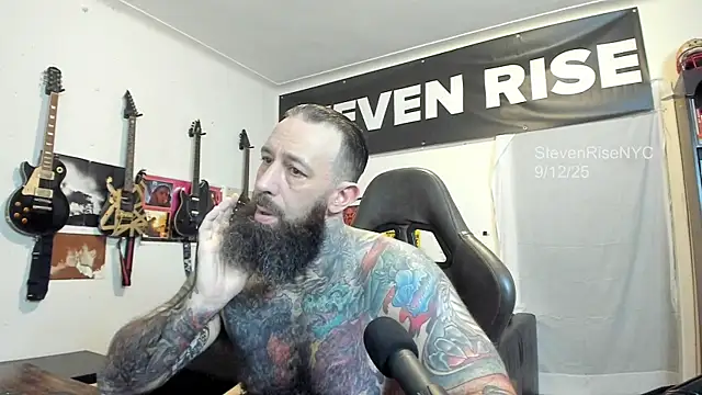 Snapshot of StevenRiseNYC chatting on September 2025 02:00:02 AM StevenRiseNYC online show from September 2025 02:00:02 AM