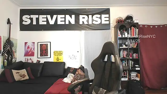 Snapshot of StevenRiseNYC chatting on September 2025 08:08:02 PM StevenRiseNYC online show from September 2025 08:08:02 PM