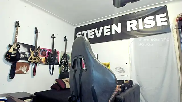 Snapshot of StevenRiseNYC chatting on September 2025 02:05:02 AM StevenRiseNYC online show from September 2025 02:05:02 AM