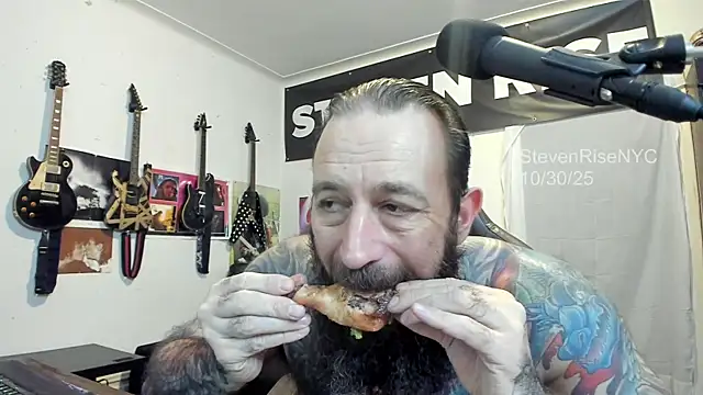 Snapshot of StevenRiseNYC chatting on October 2025 02:34:01 AM StevenRiseNYC online show from October 2025 02:34:01 AM