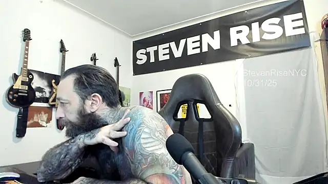 Snapshot of StevenRiseNYC chatting on October 2025 02:40:01 PM StevenRiseNYC online show from October 2025 02:40:01 PM