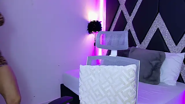 Snapshot of blonde_cat15 chatting on November 2025 02:10:02 AM blonde cat15 online show from November 2025 02:10:02 AM