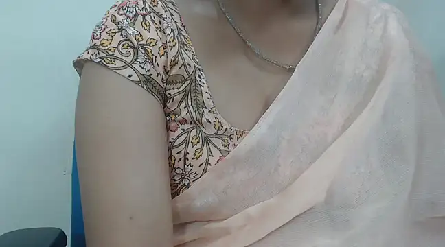 Snapshot of Lovely_Siri_23 chatting on February 2025 06:28:01 AM Lovely Siri 23 online show from February 2025 06:28:01 AM