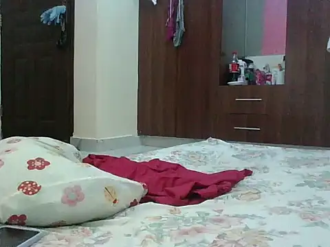 sweet-fancy online show from October 2025 07:01:02 AM