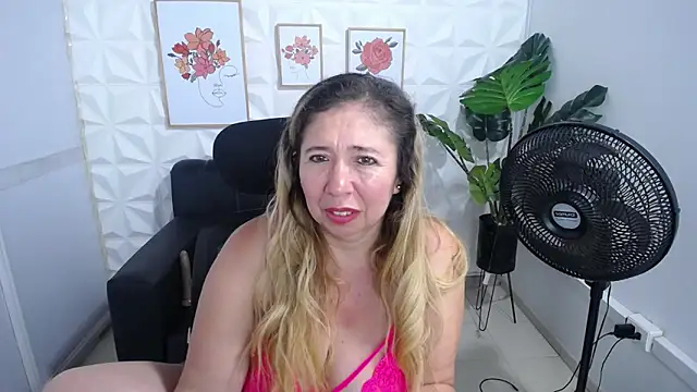 Valentinaa mature online show from February 2025 02:40:01 AM