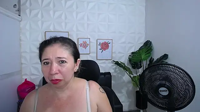 Valentinaa mature online show from February 2025 09:20:02 PM