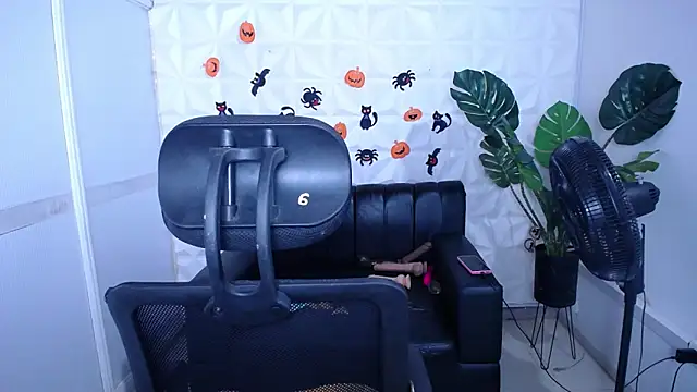 Valentinaa mature online show from October 2025 11:00:02 PM