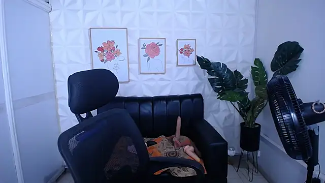 Snapshot of Valentinaa_mature chatting on February 2026 09:30:01 AM Valentinaa mature online show from February 2026 09:30:01 AM