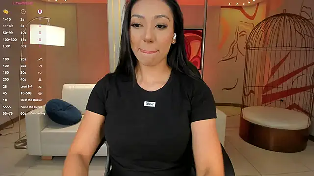 LizzHamilton   online show from November 2025 09:46:02 PM