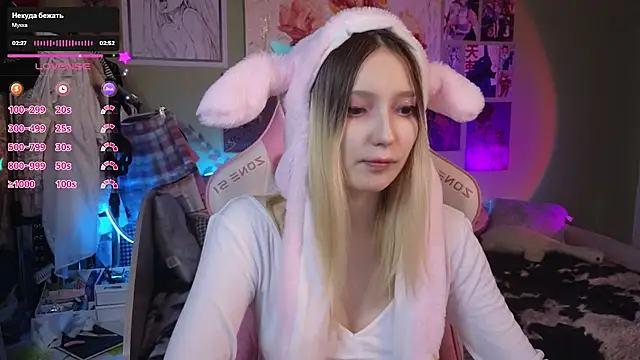 Snapshot of Evie_Ro chatting on February 2025 08:13:02 PM Evie Ro online show from February 2025 08:13:02 PM