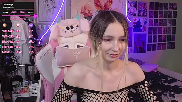 Snapshot of Evie_Ro chatting on March 2025 10:38:02 AM Evie Ro online show from March 2025 10:38:02 AM