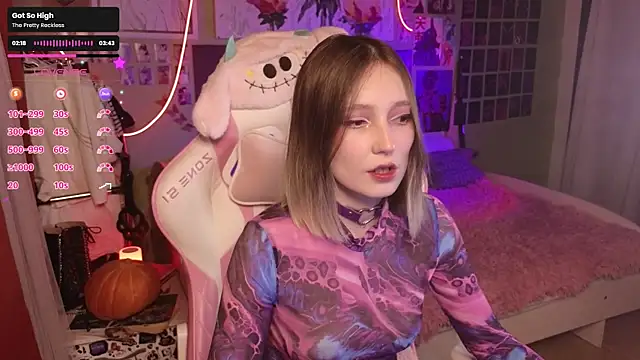 Snapshot of Evie_Ro chatting on October 2025 08:16:02 PM Evie Ro online show from October 2025 08:16:02 PM