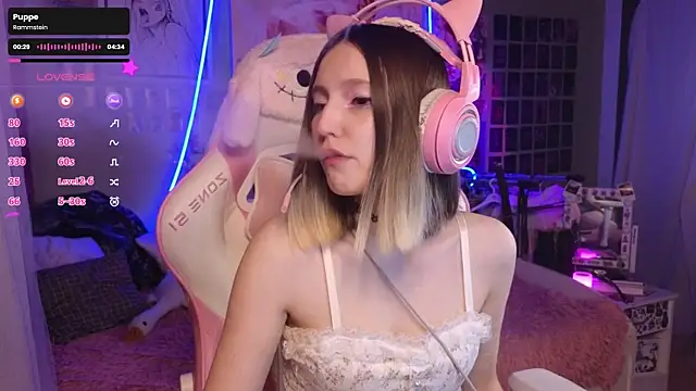 Snapshot of Evie_Ro chatting on November 2025 11:37:01 PM Evie Ro online show from November 2025 11:37:01 PM