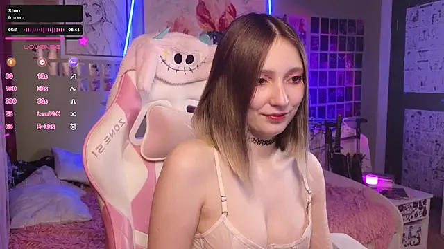 Snapshot of Evie_Ro chatting on November 2025 03:09:02 AM Evie Ro online show from November 2025 03:09:02 AM