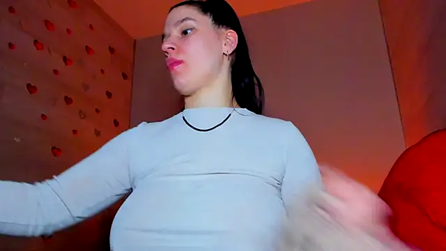 Laya Moon online show from February 2026 12:41:02 PM