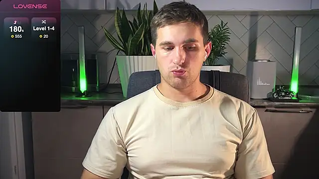 Snapshot of Sweeet__boy chatting on January 2025 07:51:02 PM Sweeet boy online show from January 2025 07:51:02 PM